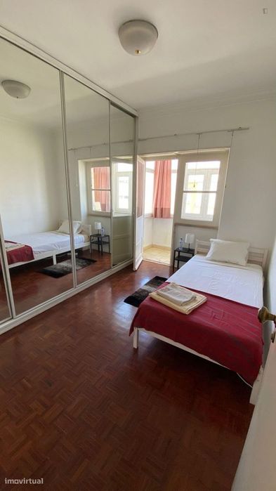 720758 - Quarto com cama de solteiro em...