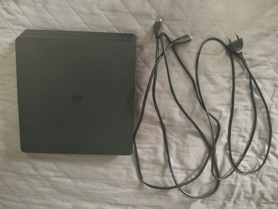PlayStation 4 Slim 1TB
