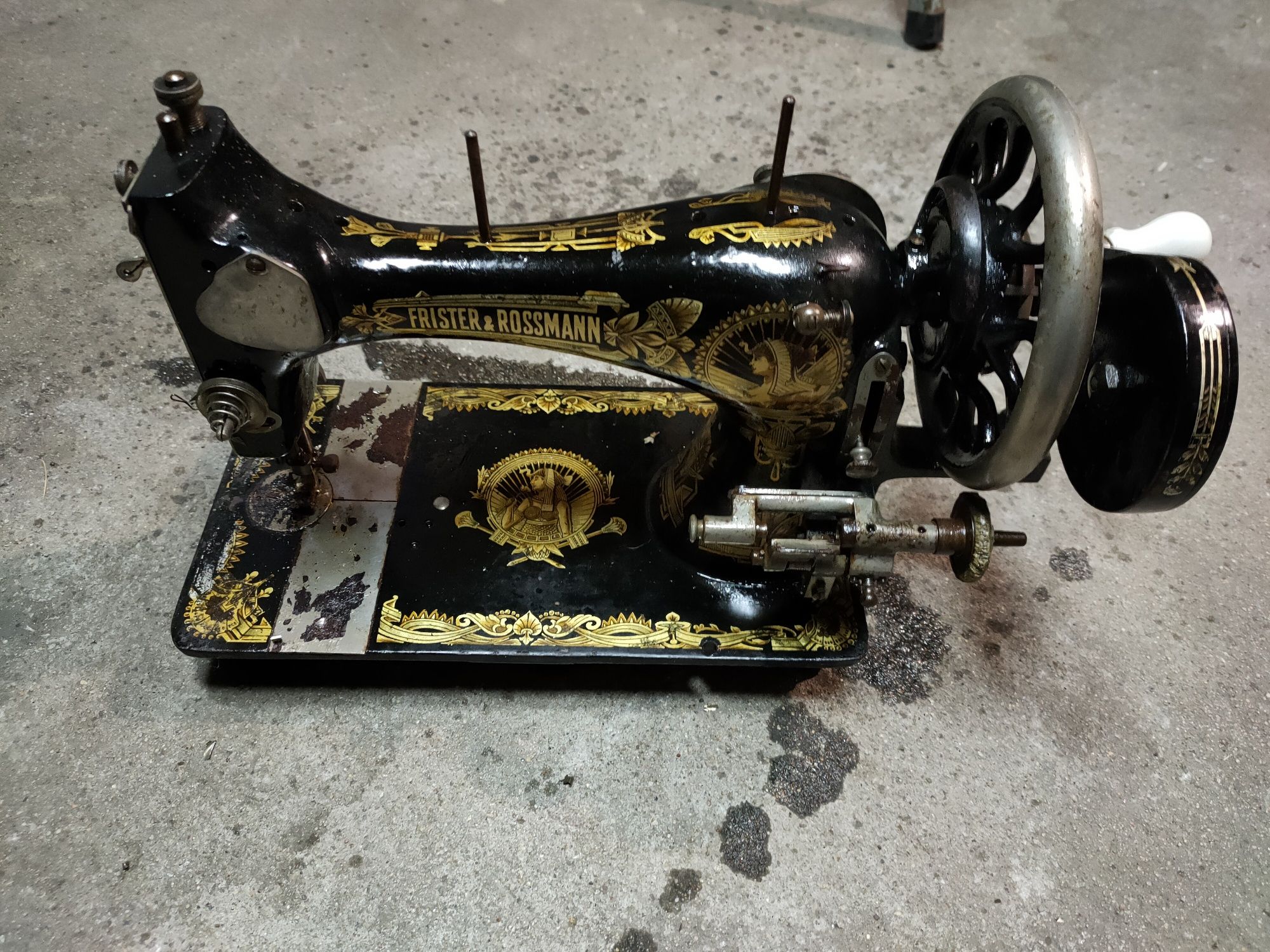 Maszyna do szycia na korbkę vintage