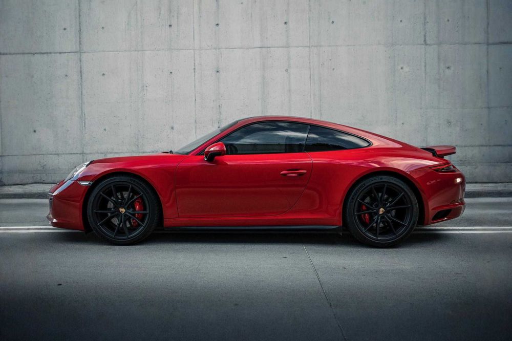 Wynajem PORSCHE 911 Carrera 4s, Audi RS3 2023, GOLF 7.5R, A45s AMG, M3