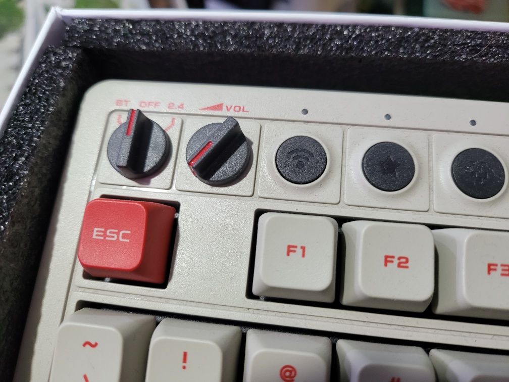 Teclado Mecânico Gaming Bluetooth Retro 8BitDo