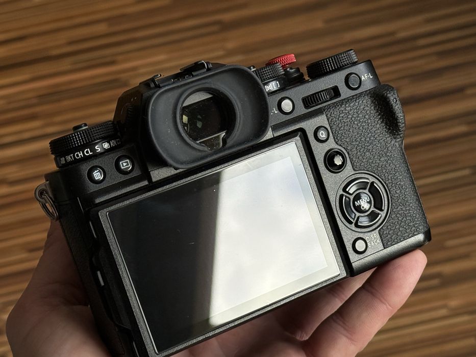 FujiFilm X-T3 + Viltrox 33 f1.4 + Viltrox 23 f1.4 + Fringer Pro II EF