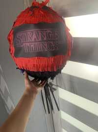 Piniata stranger things czarno czerwona