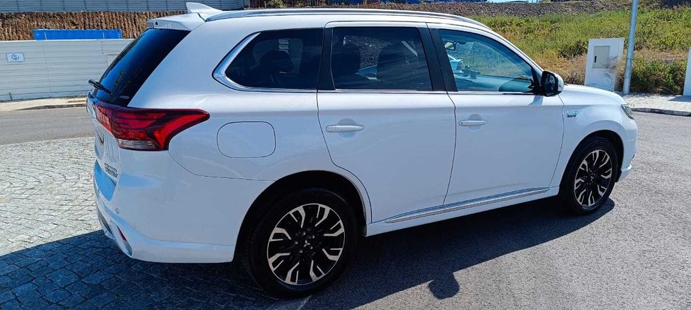 Mitsubishi Outlander 2.0 PHEV Intense Navi Automatica