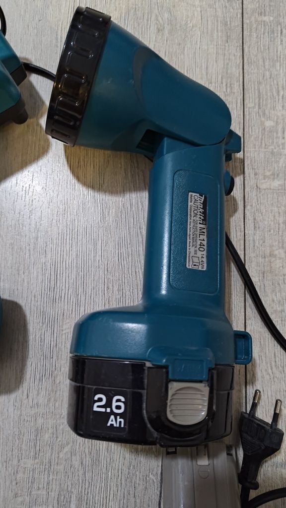 Wkrętarka Makita 6337d latarka Makita ml140