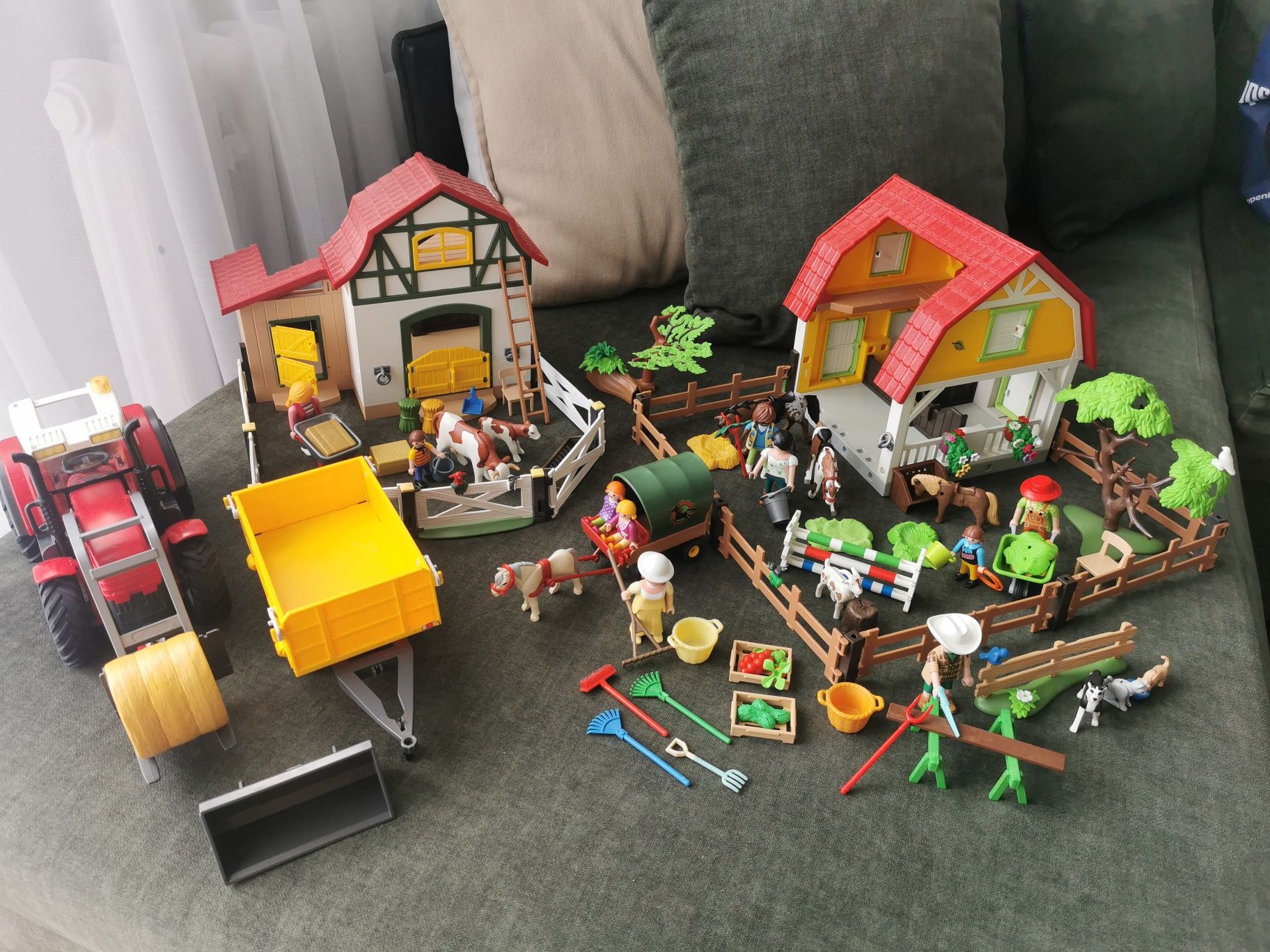 Klocki Playmobil duże farmy, traktor z przyczepą, konie