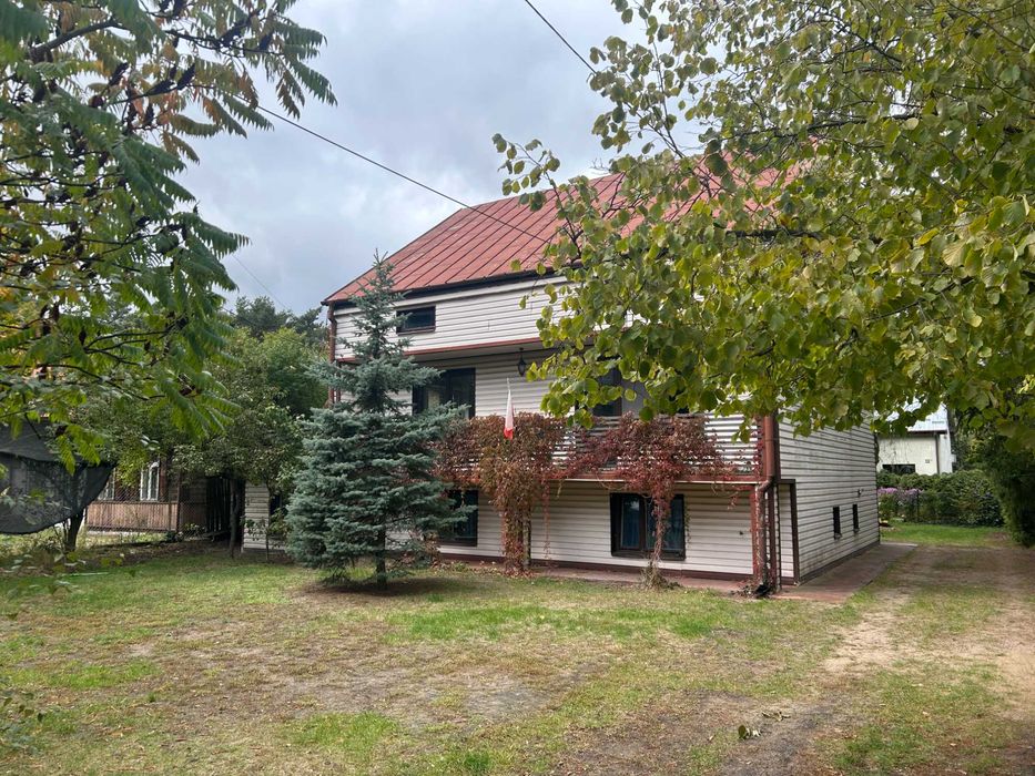 Bezpośrednio dom wolnostojący w centrum Józefowa.