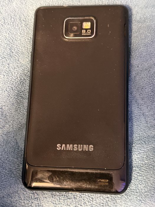 Телефон на деталі