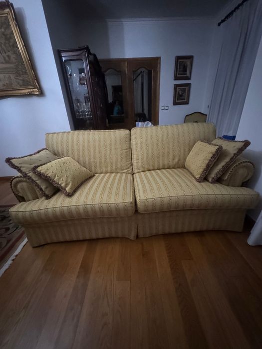 Sofá dois cadeirões mesa centro