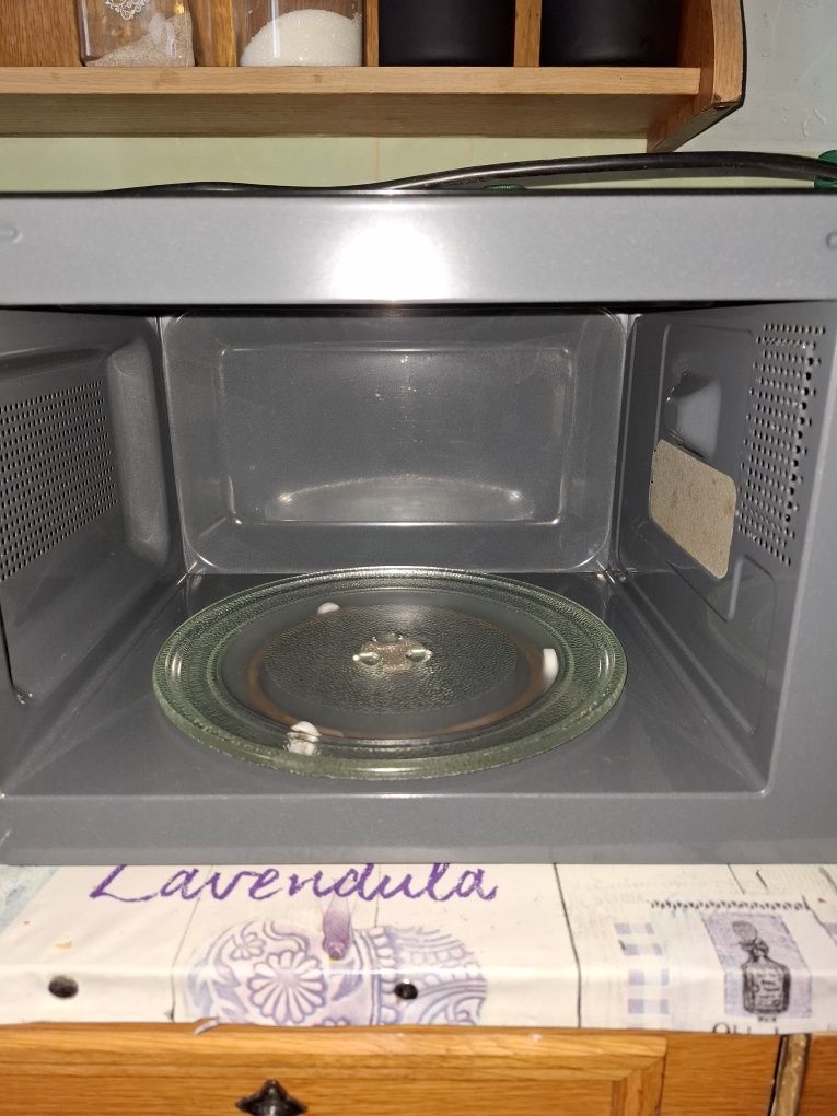 Mikrofala Amica 600W