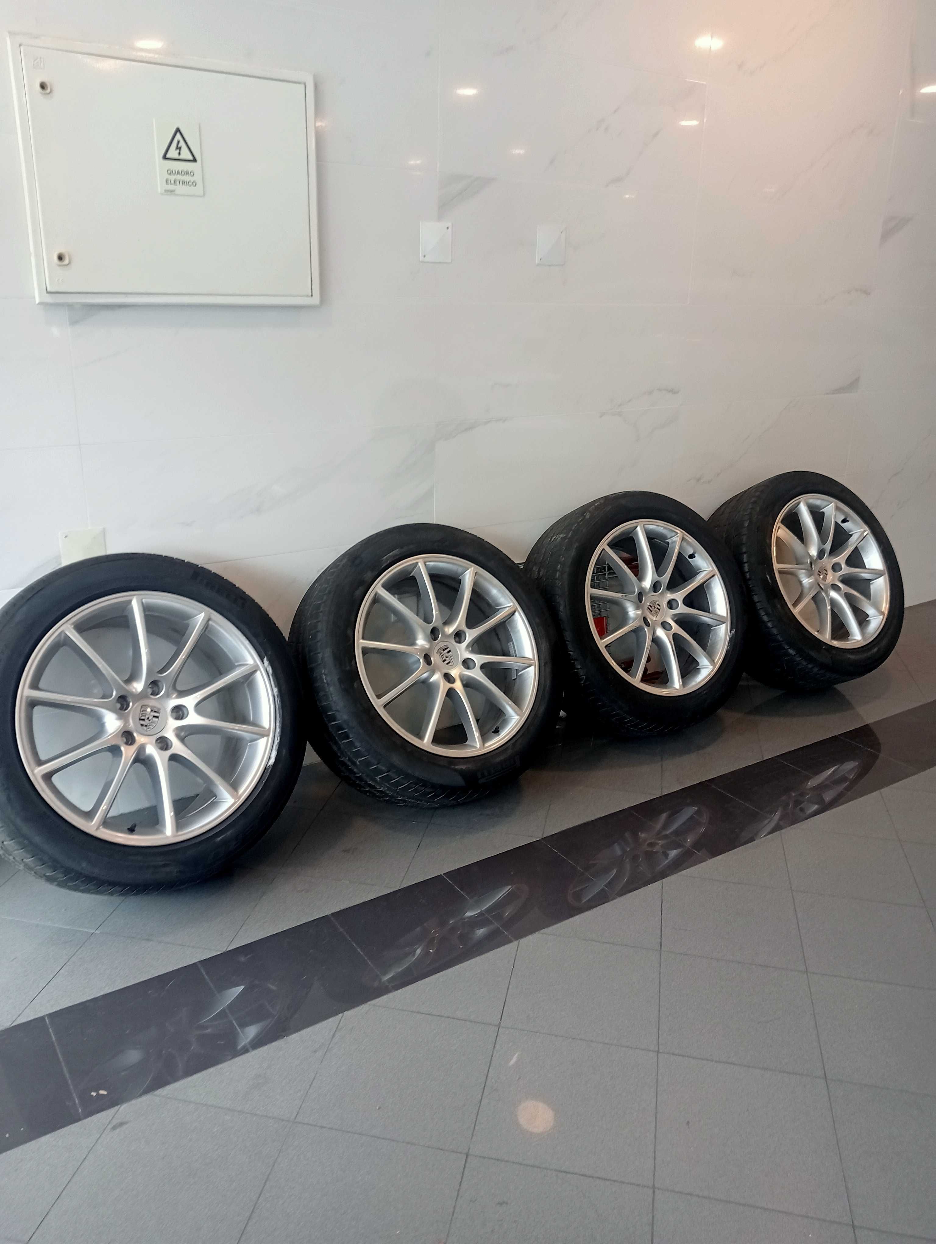 Conjunto Jantes e pneus Porsche Cayenne 20"