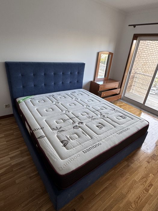 Vendo cama de casal com colchão