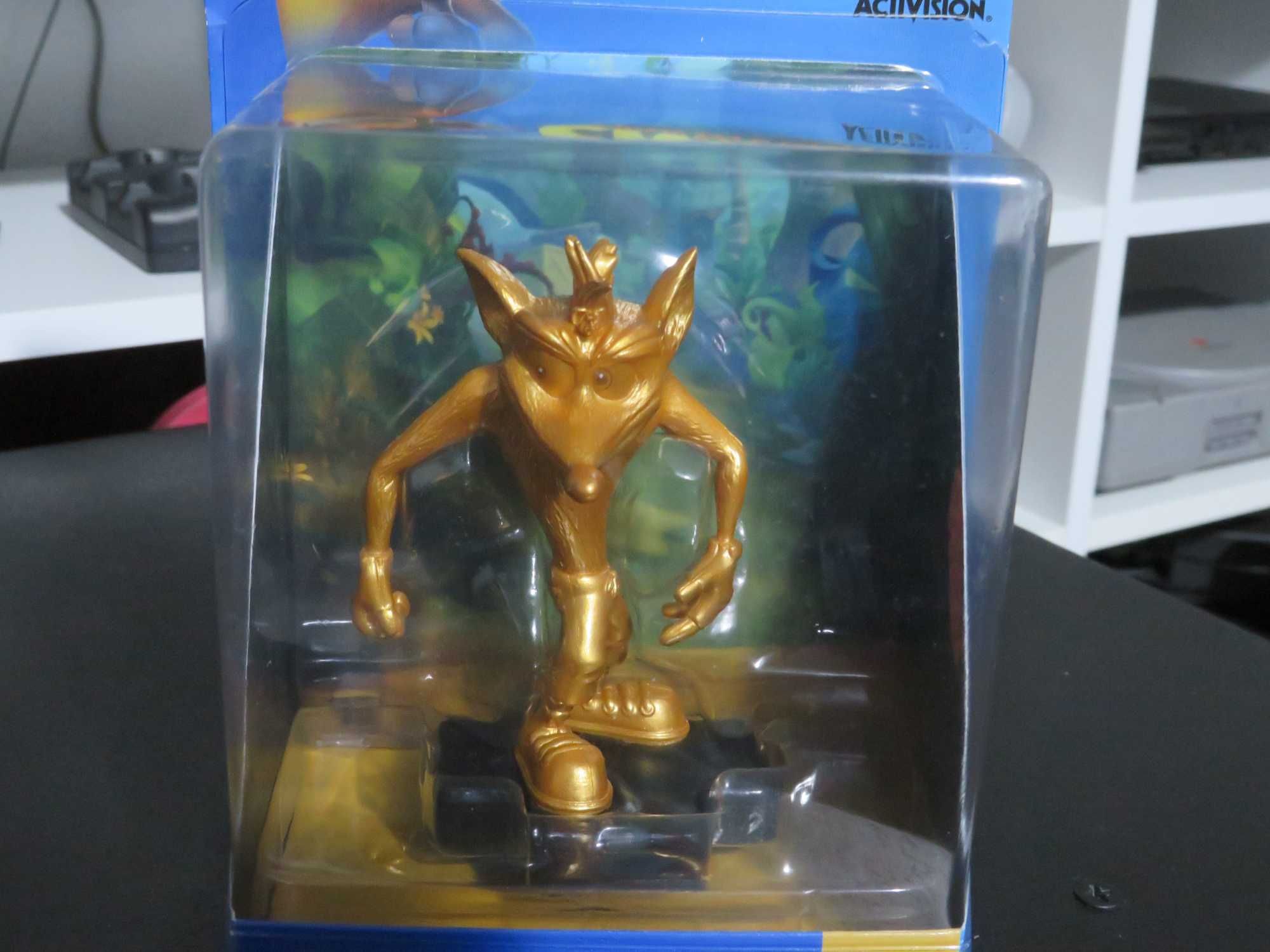 Figura Totaku Crash Bandicoot Activision GOLD Nova/Selada