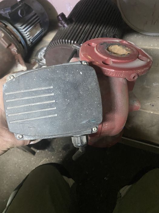 Циркуляционный насос GRUNDFOS UPS 40-185F