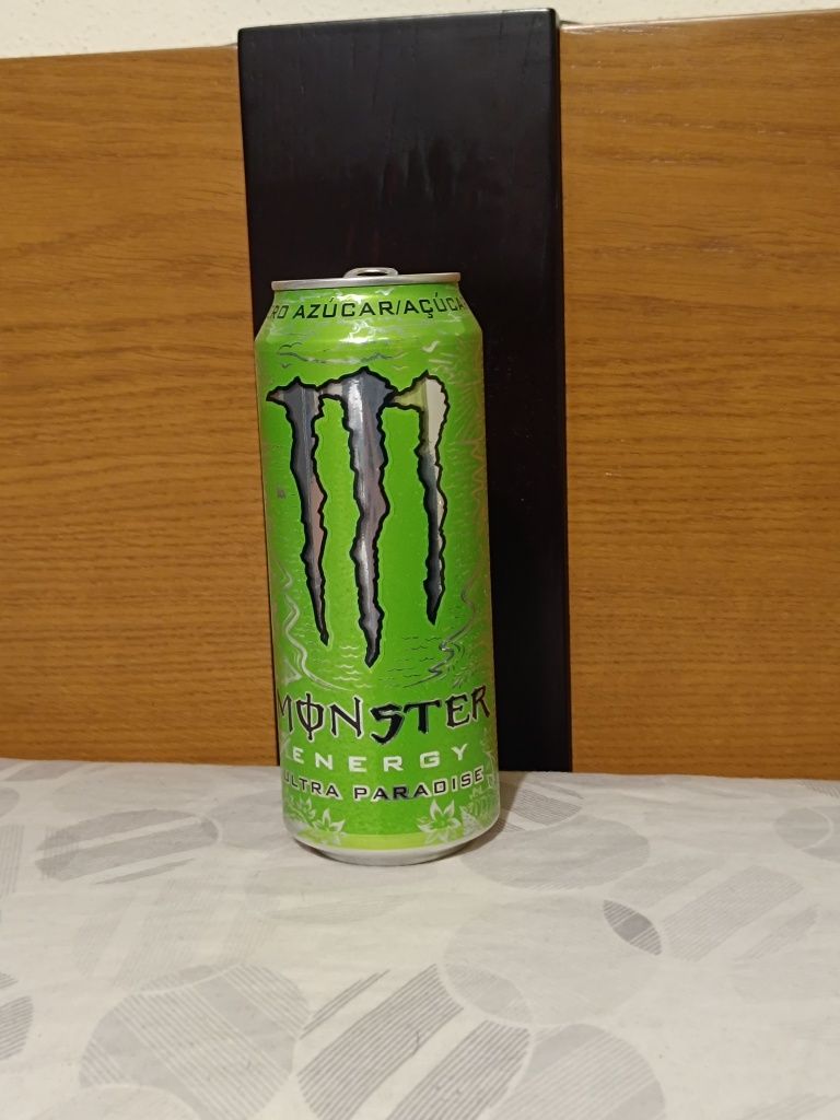 coleção latas de Monster