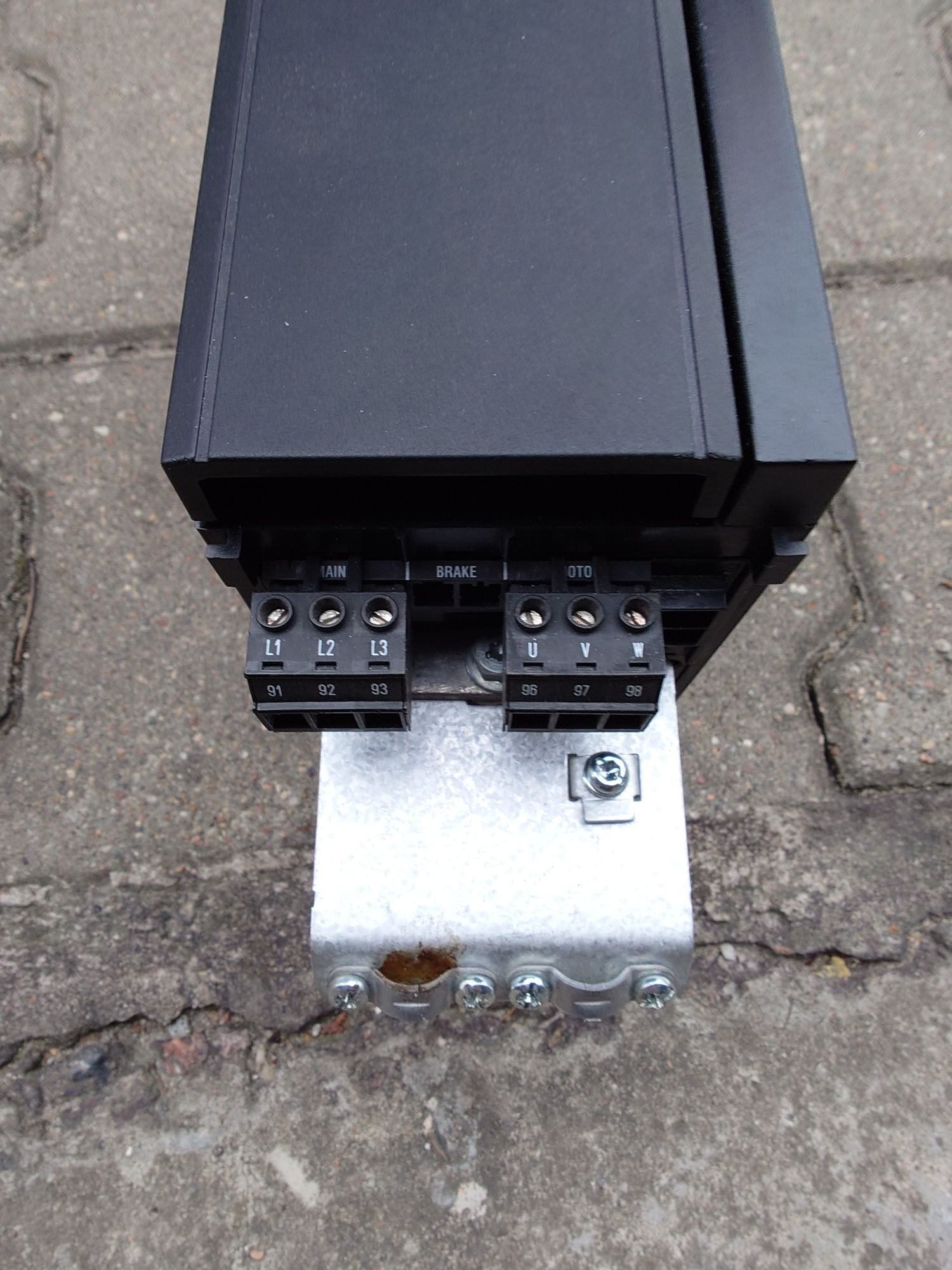 Falownik Danfoss VLT 2800 9.1A 6.3kVA z filtrem sieciowym