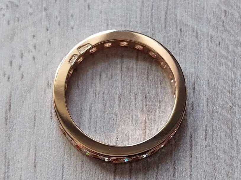 Золотое кольцо с муассанитами Размер 16.75