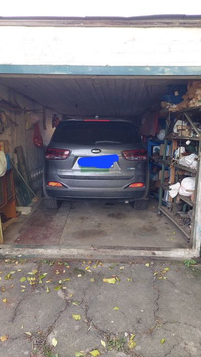 Продам два житлових будинки з великими ділянками які розташовані поряд