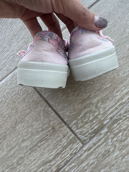 Продам туфлі на дівчинку