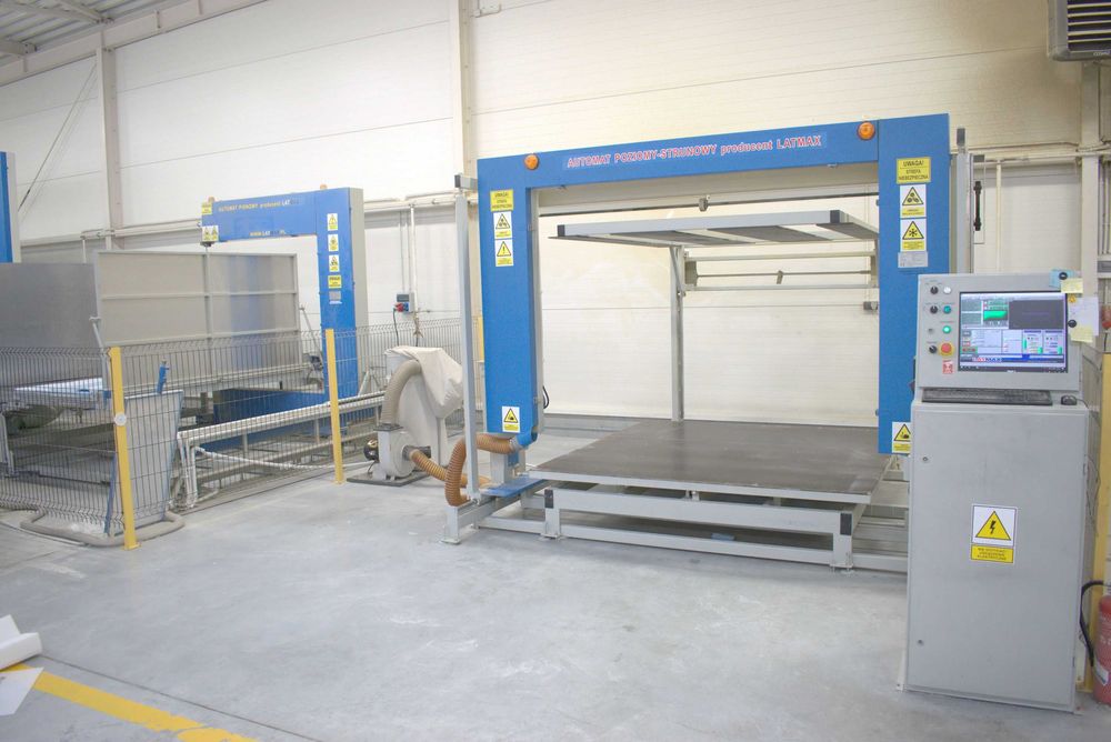 Maszyna do cięcia pianki - strunówka.