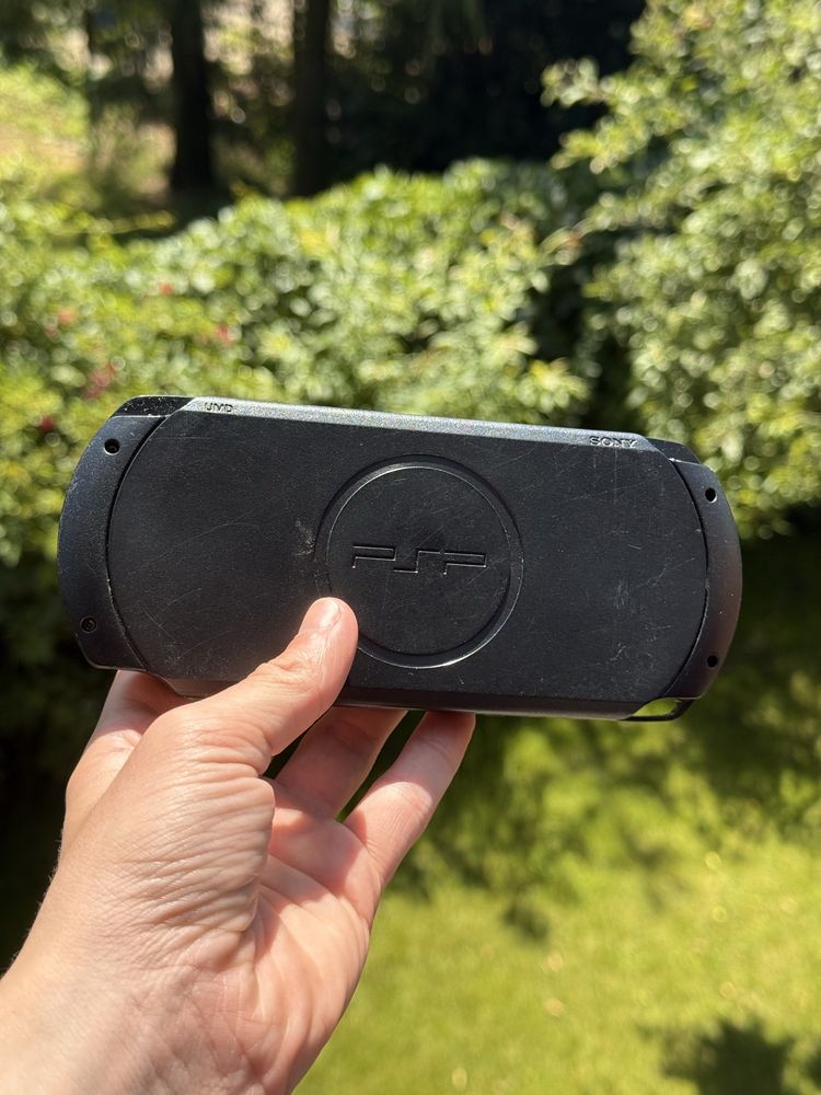 PSP Street E-1004 / Z ładowarką!