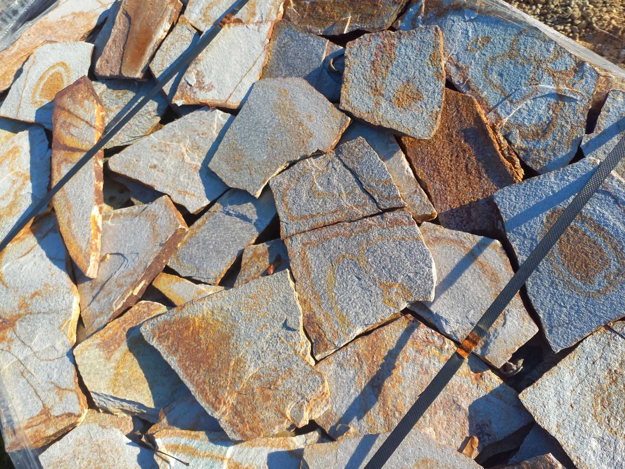 Kamień naturalny elewacyjny na elewację gnejs płyty łupek gr. 1-3 cm
