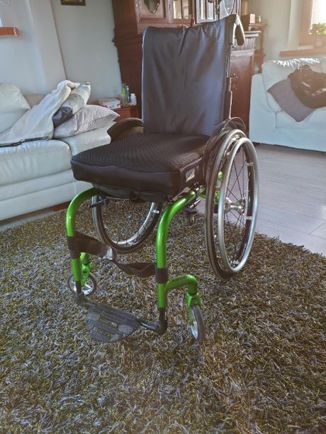 Wózek inwalidzki Xenon Quickie - bardzo lekki