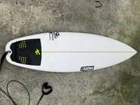 Prancha de surf 5'10" quase nova