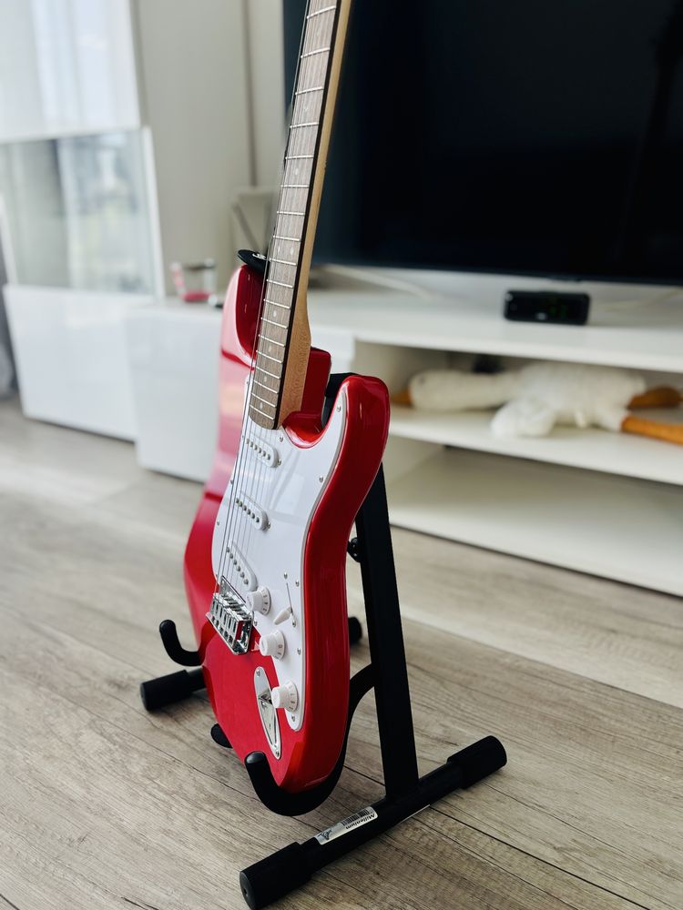 Sprzedam gitarę elektryczną Squier – stan idealny, użyta raz!