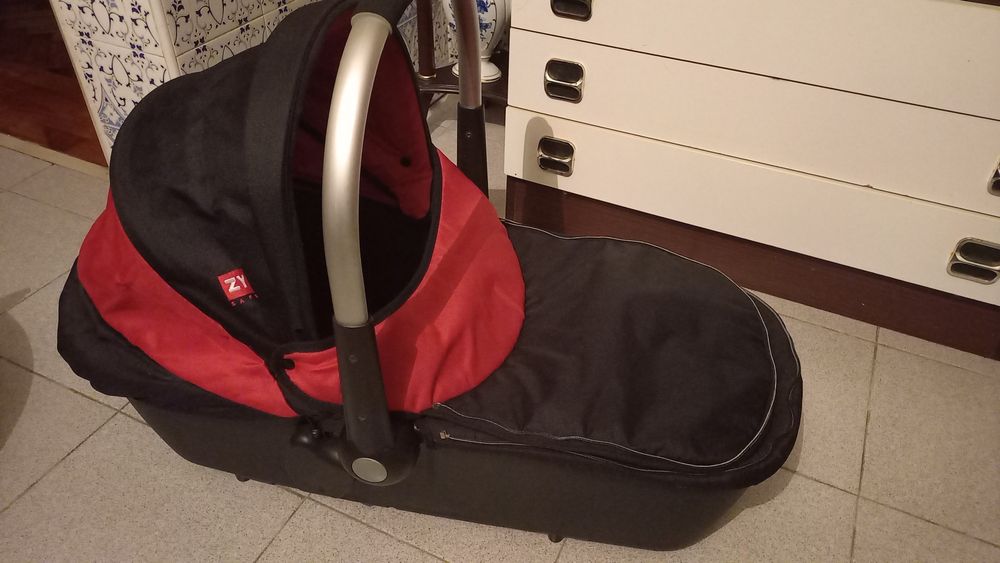 Carrinho de bebé Zippy 3 em 1 com oferta do triciclo..
