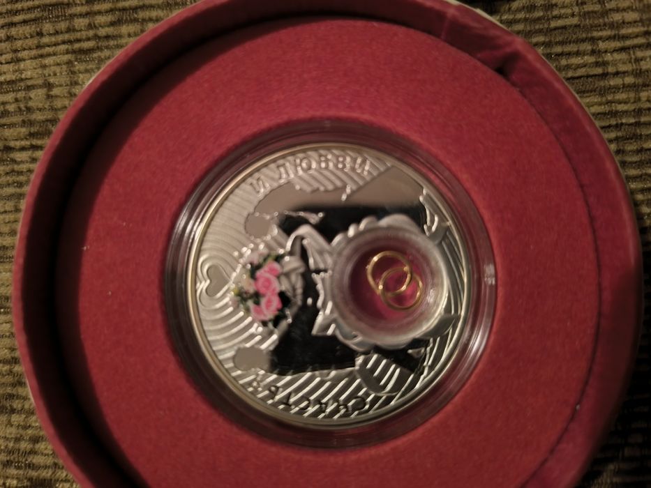 Подарункова срібна весільна монета 2 долара 2012 року