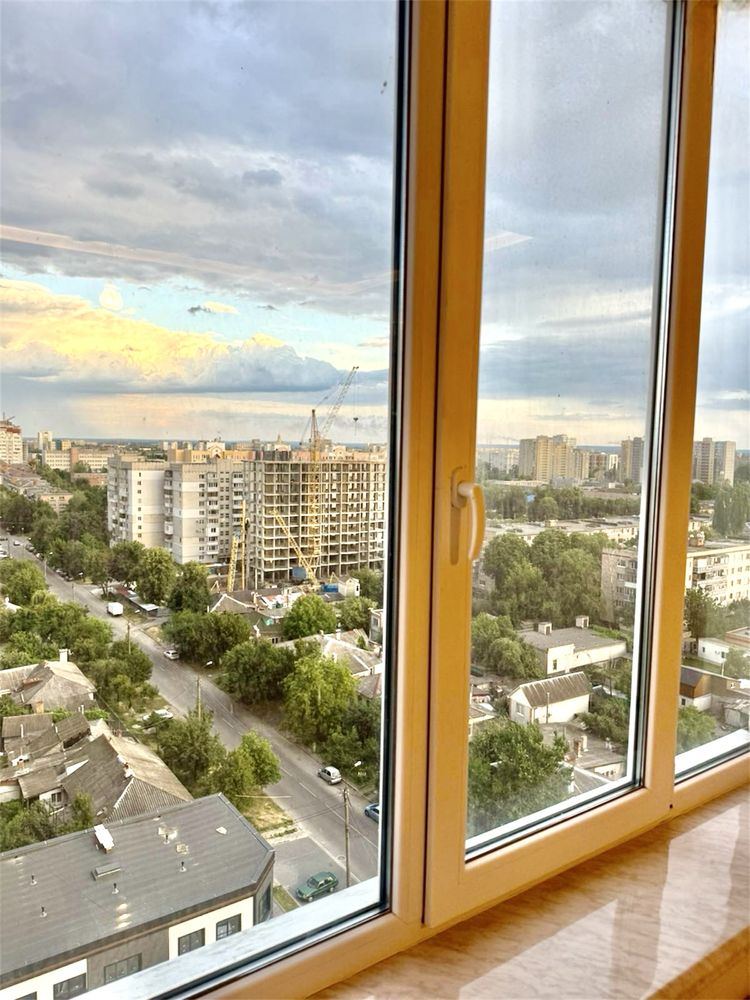 Продається  3х кім. кв. В Центрі міста по  вул. Грушевського