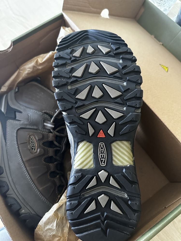 Продам KEEN трекінгове взуття