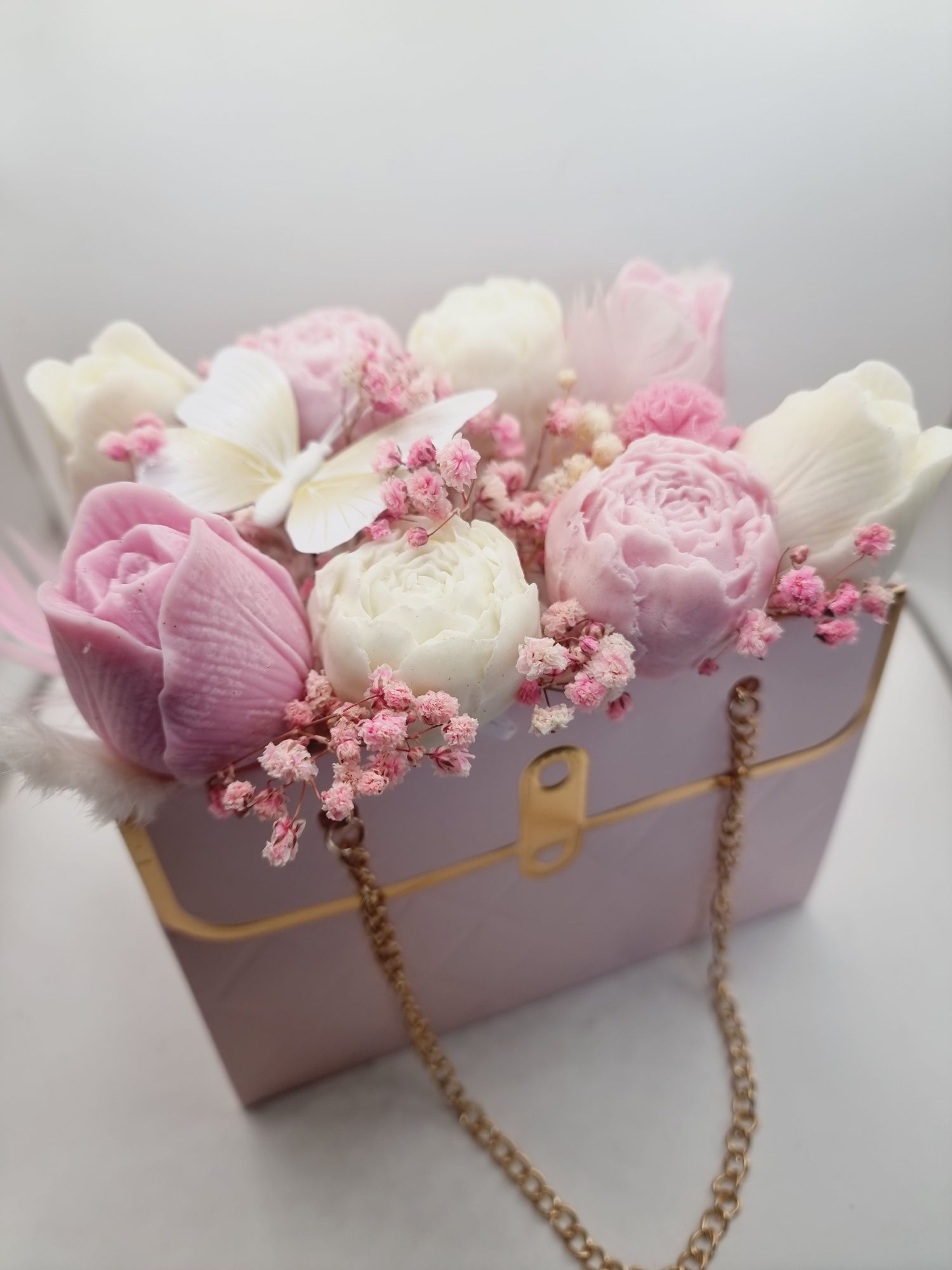 Elegancki Flower Box z Kwiatami z Wosku Sojowego torebka prezent