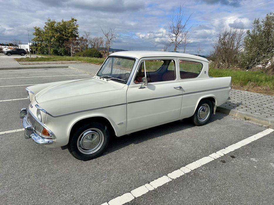 Ford Anglia De Luxe