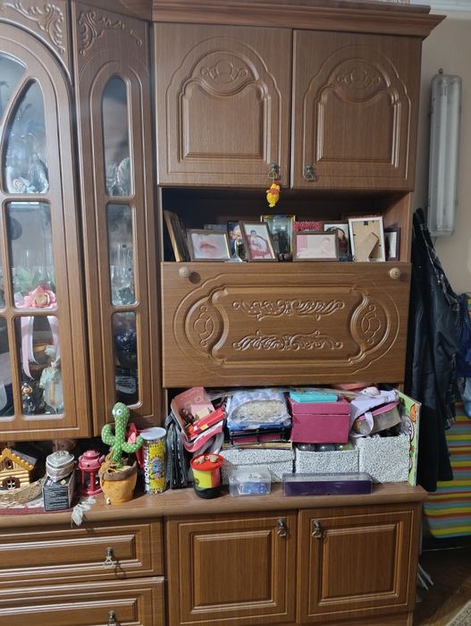 Стінка у вітальню .