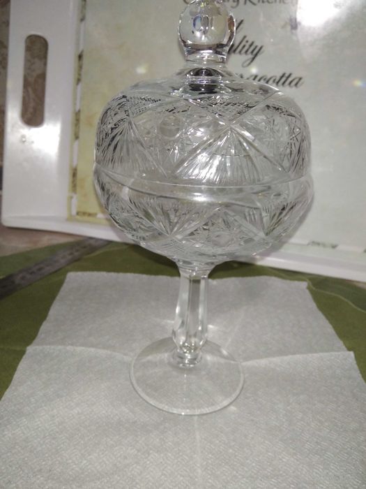 Кришталева  вишукана джемниця, цукерниця, вінтажна  ваза