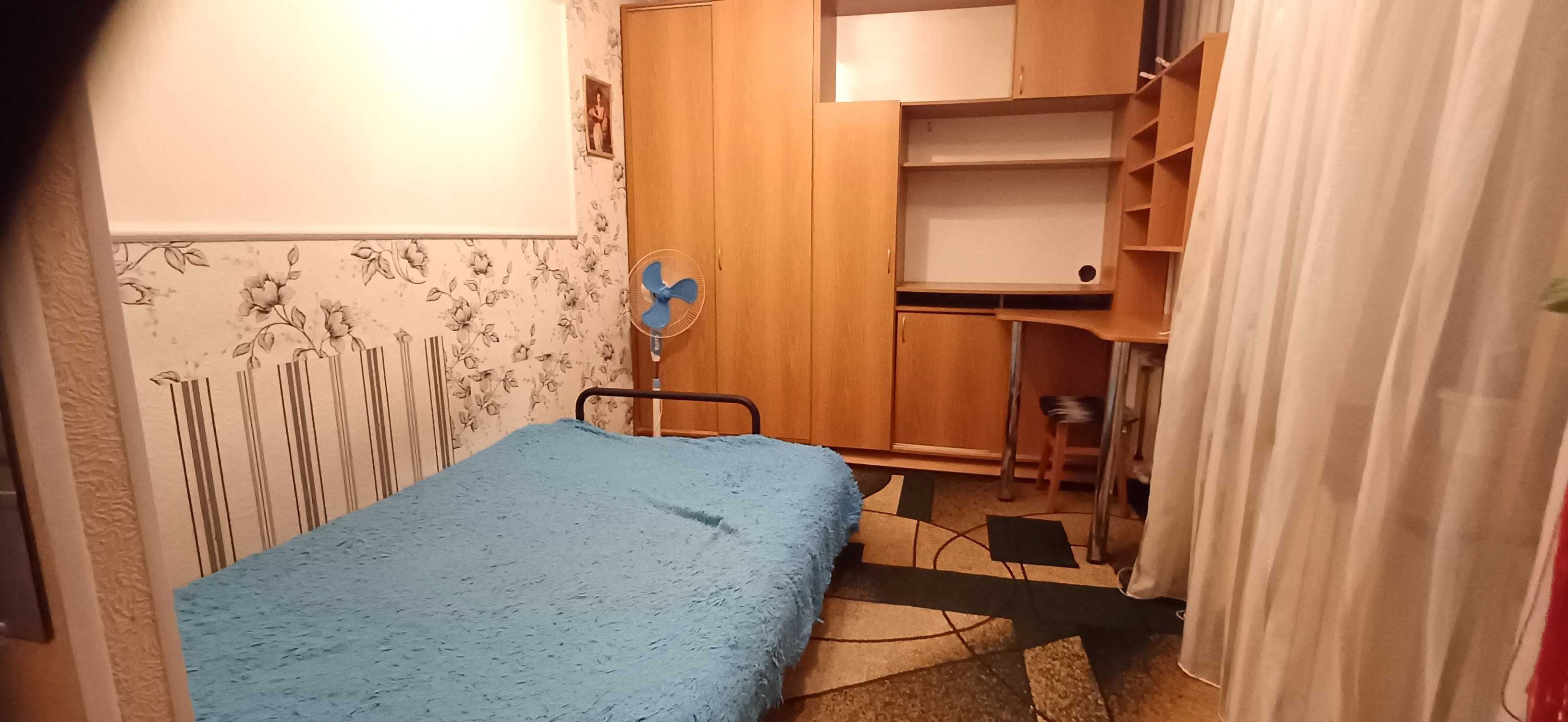 Здаеться кімната в гуртожитку, з власним душем, на тривалий термін