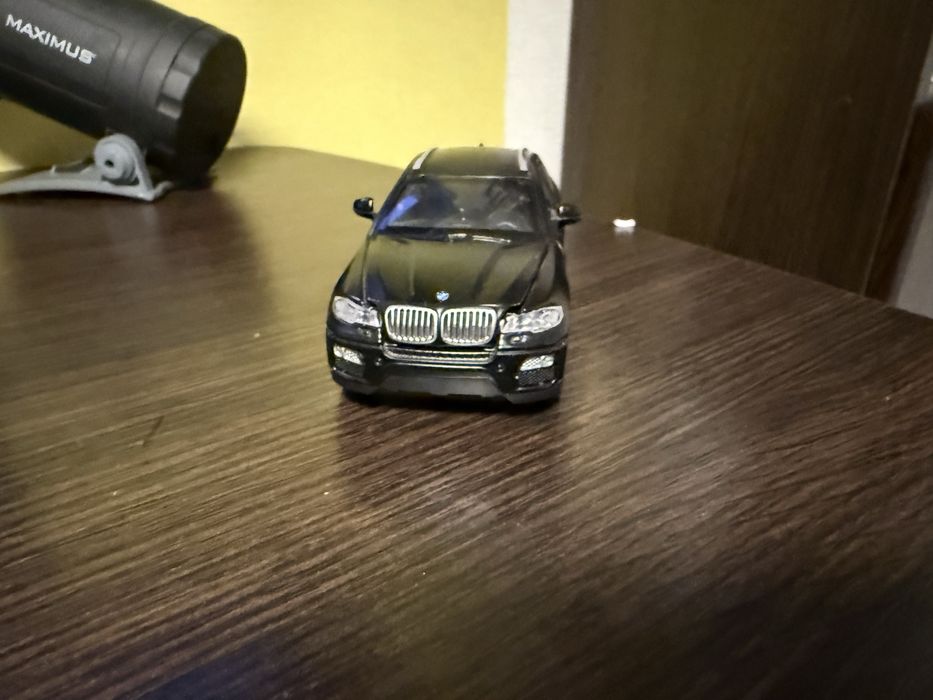 Продам модельку бмв