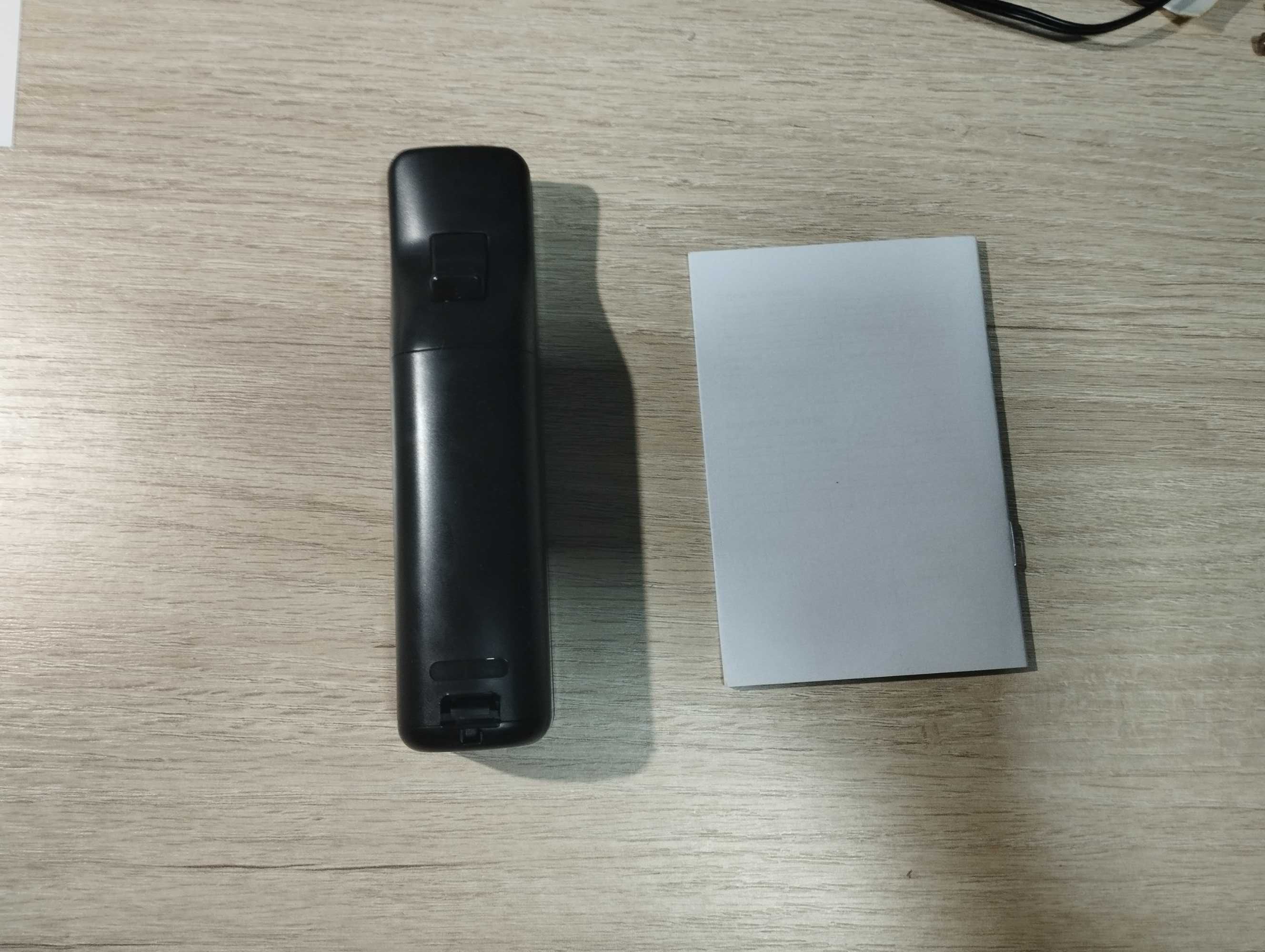Comando Wii Motion Plus Preto Genérico + Pilhas