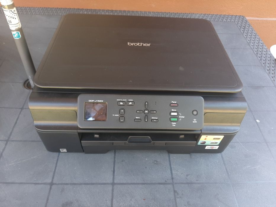 Broher multifunções MFC-J152W  . Muito económica parada a mais de um a