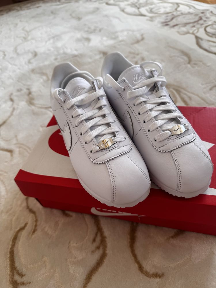 Білі кросівки Nike Cortez оригінал 35 розмір
