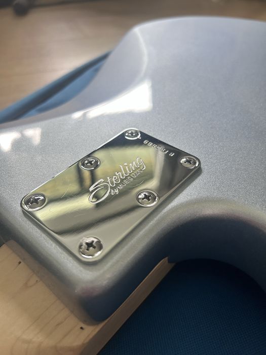 Gitara bass stingray sterling 5 strun