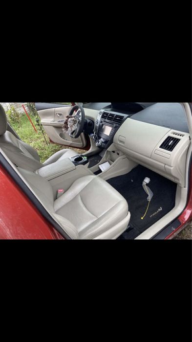 Fotele i boczki skóra Toyota prius plus