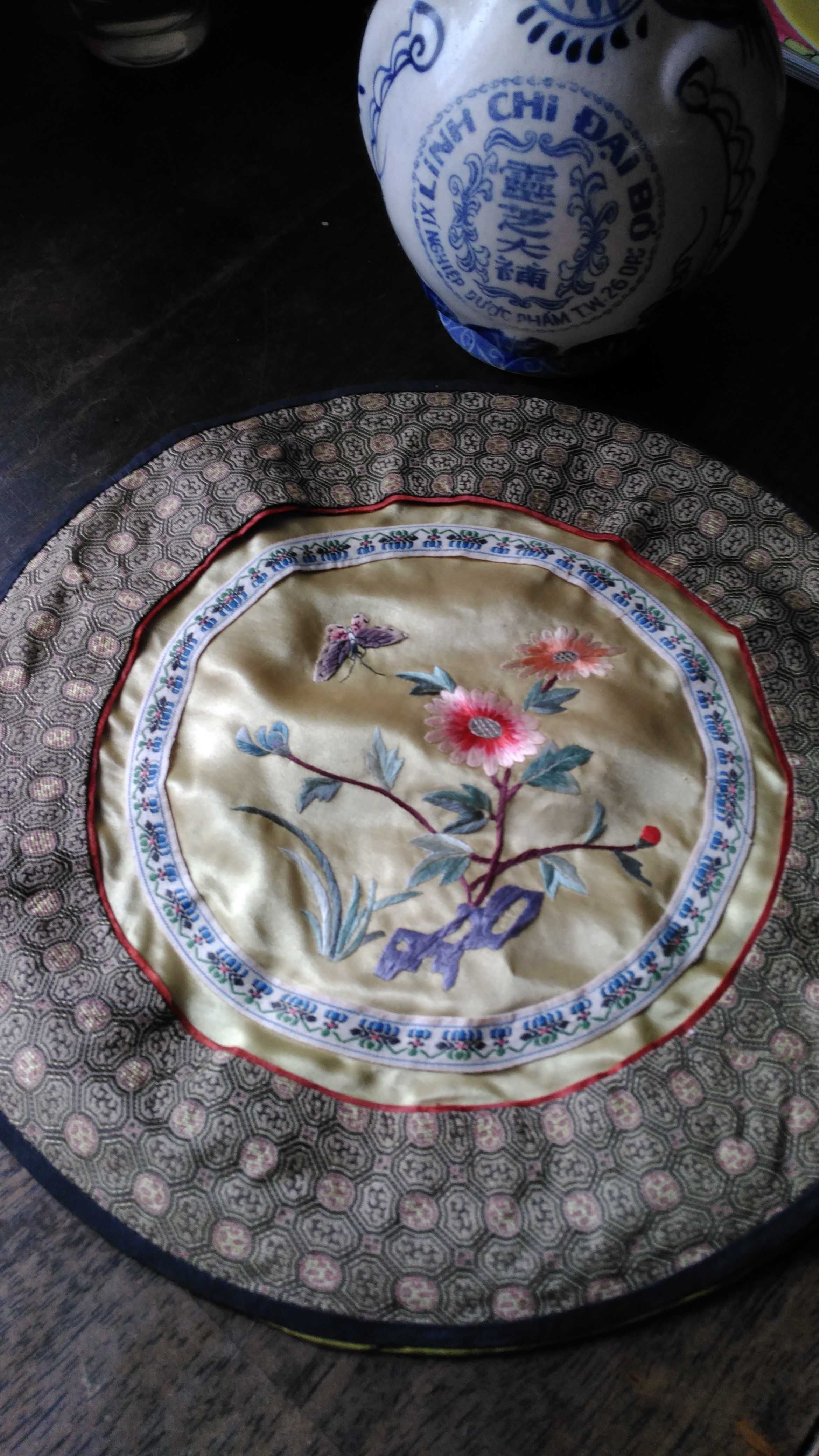 Продам антикварную салфетку старый китай шелковая вышивка