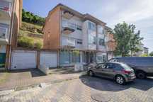 Apartamento T2 com garagens, parqueamento e sótão T2 independente