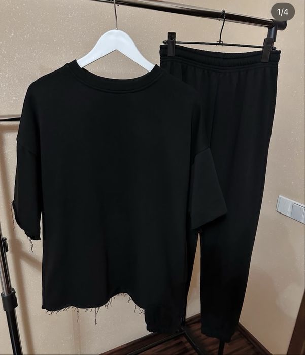 Костюм с разрезом на джогерах, хорошее состояние, размер М