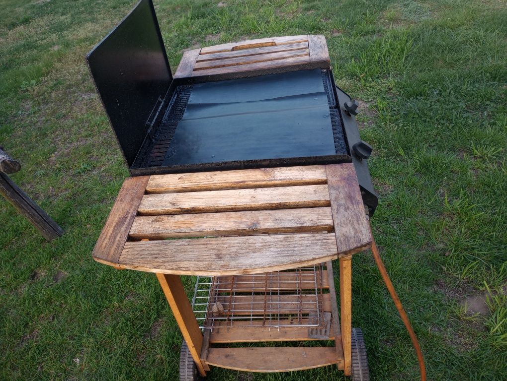 Grill gazowy dwu palnikowy