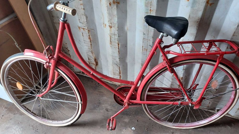 Rower czerwony retro