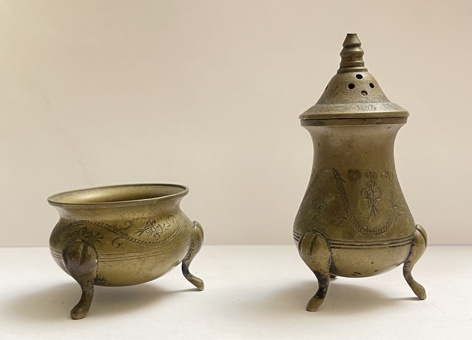 Stara solniczka pieprzniczka przyprawnik mosiądz PRL